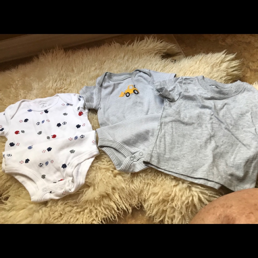 Carter’s nine month 2 onesies one shirt